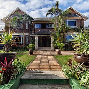 Hilltop Manor Bed And Breakfast